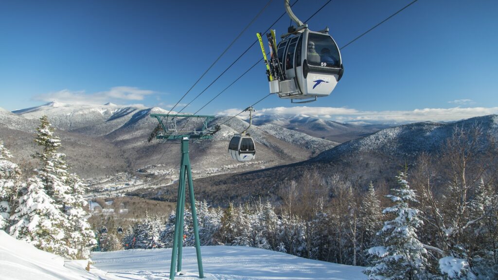 Two gondolas transporting skiers at Loon Mountain Resort, one of the best ski resorts in New Hampshire.